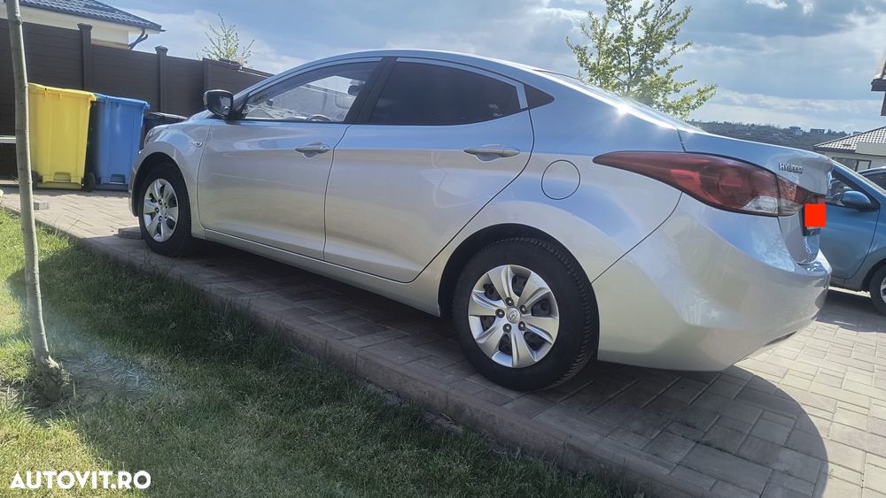 Hyundai Elantra - 7