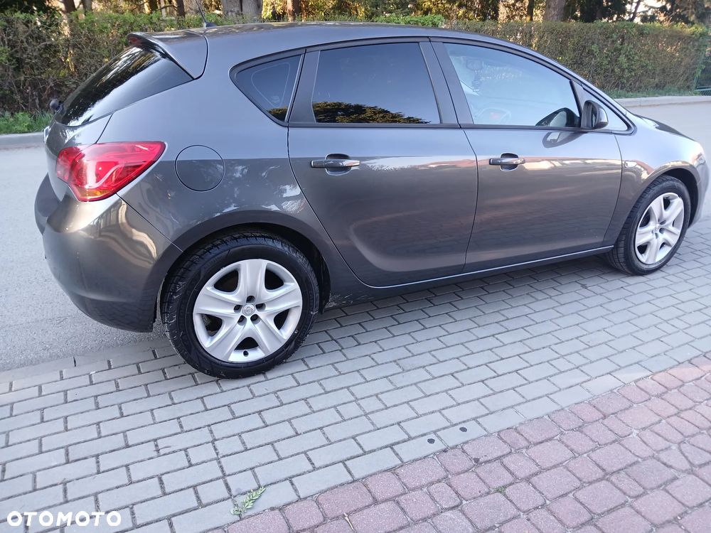 Opel Astra 1.6 Design Edition - 11