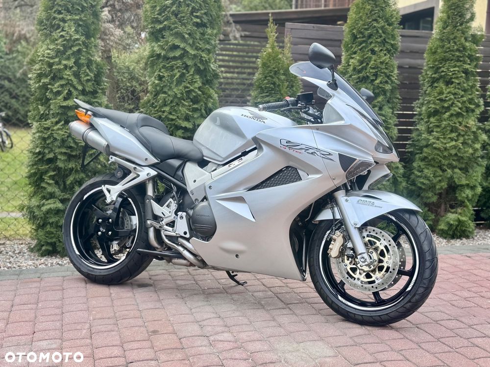 Honda VFR - 2