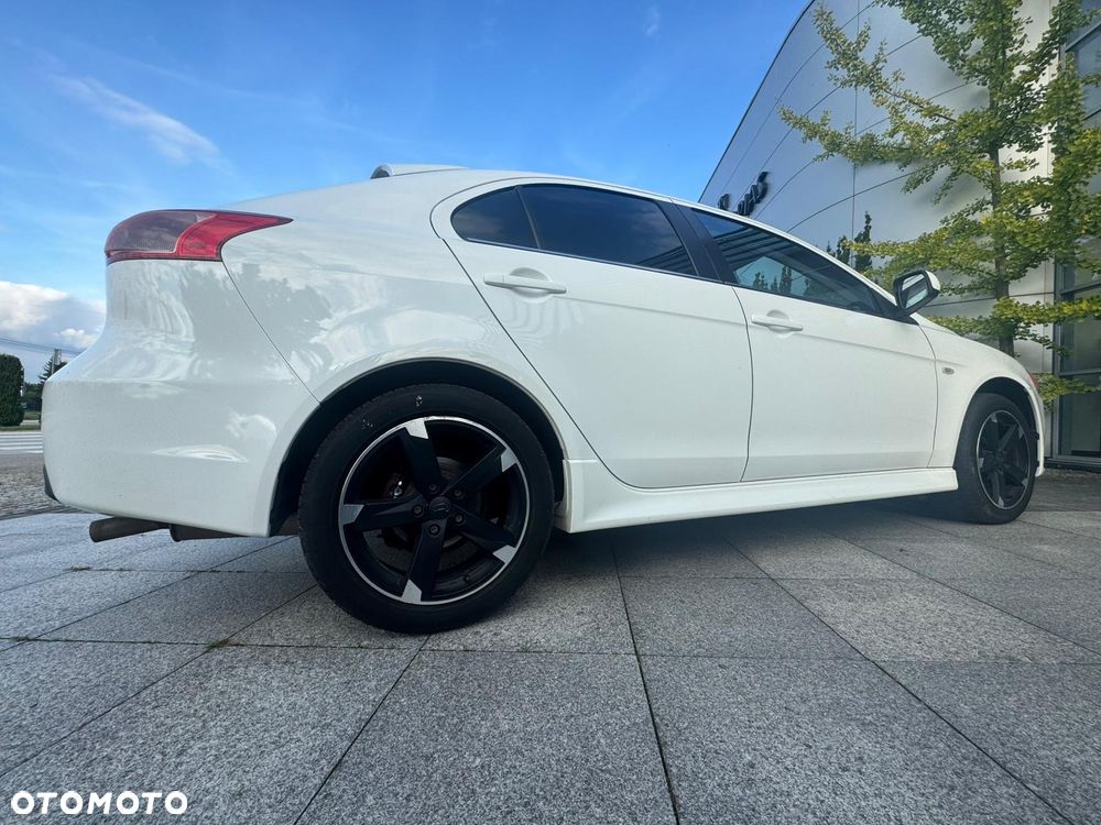 Mitsubishi Lancer 1.6 Invite - 2