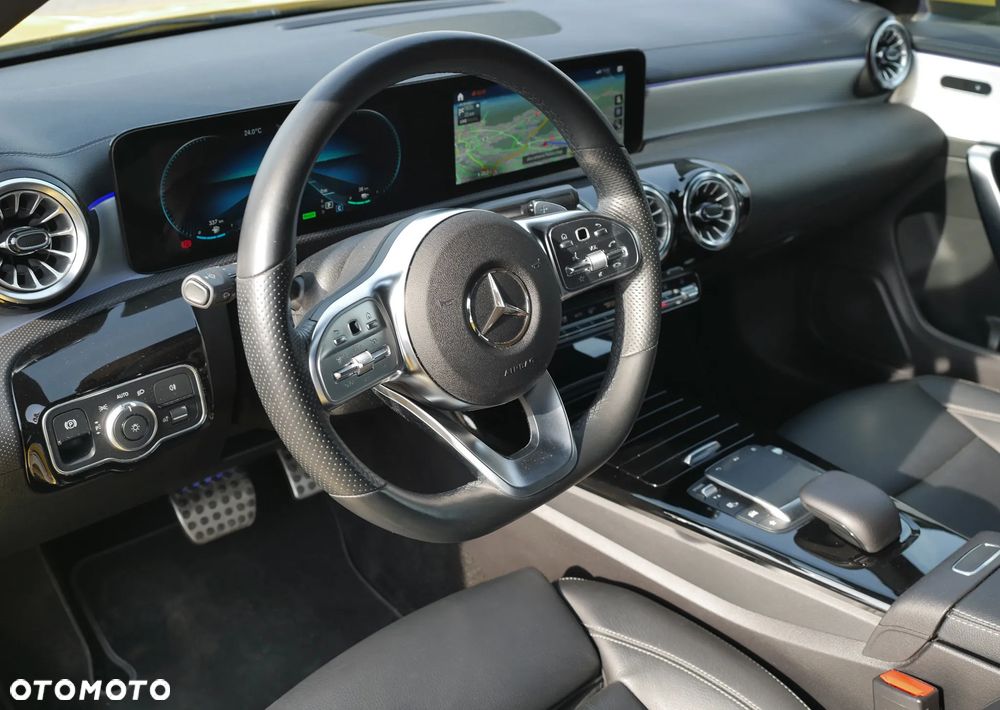 Mercedes-Benz CLA 250 e 8G-DCT AMG Line - 23