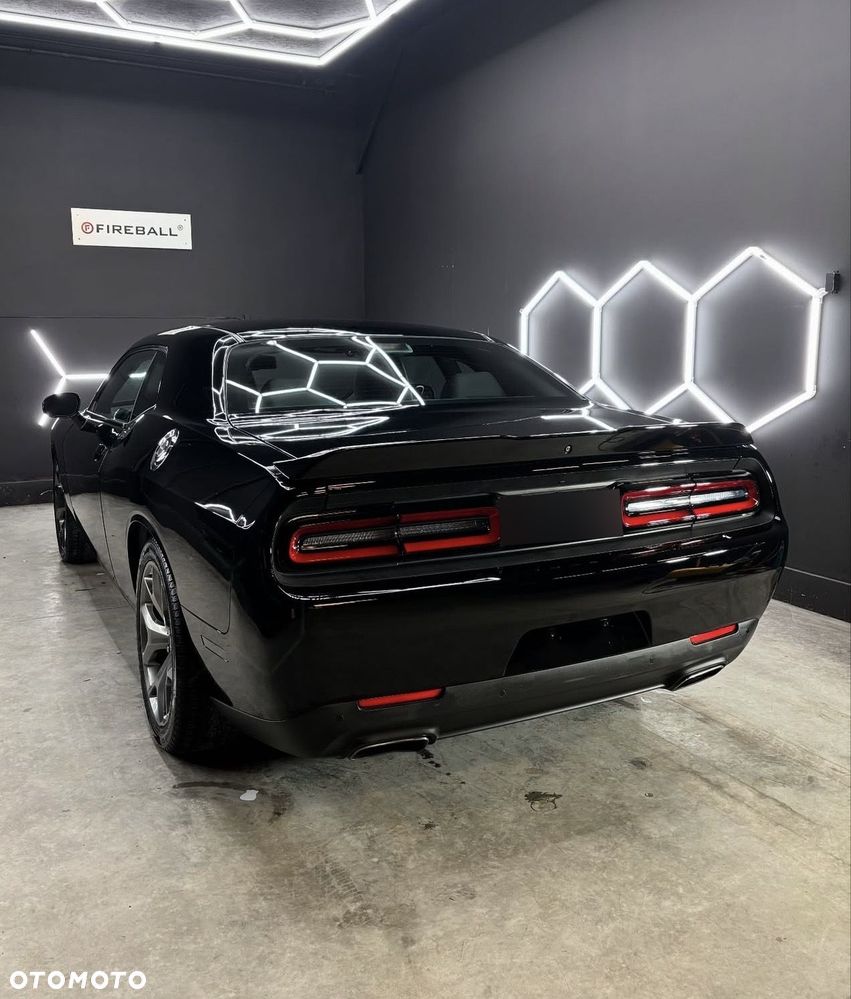 Dodge Challenger - 13