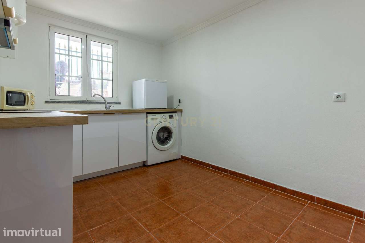 MORADIA BIFAMILIAR T2 + T2 COM GARAGEM E AMPLO ESPAÇO EXTERIOR. - Grande imagem: 5/37