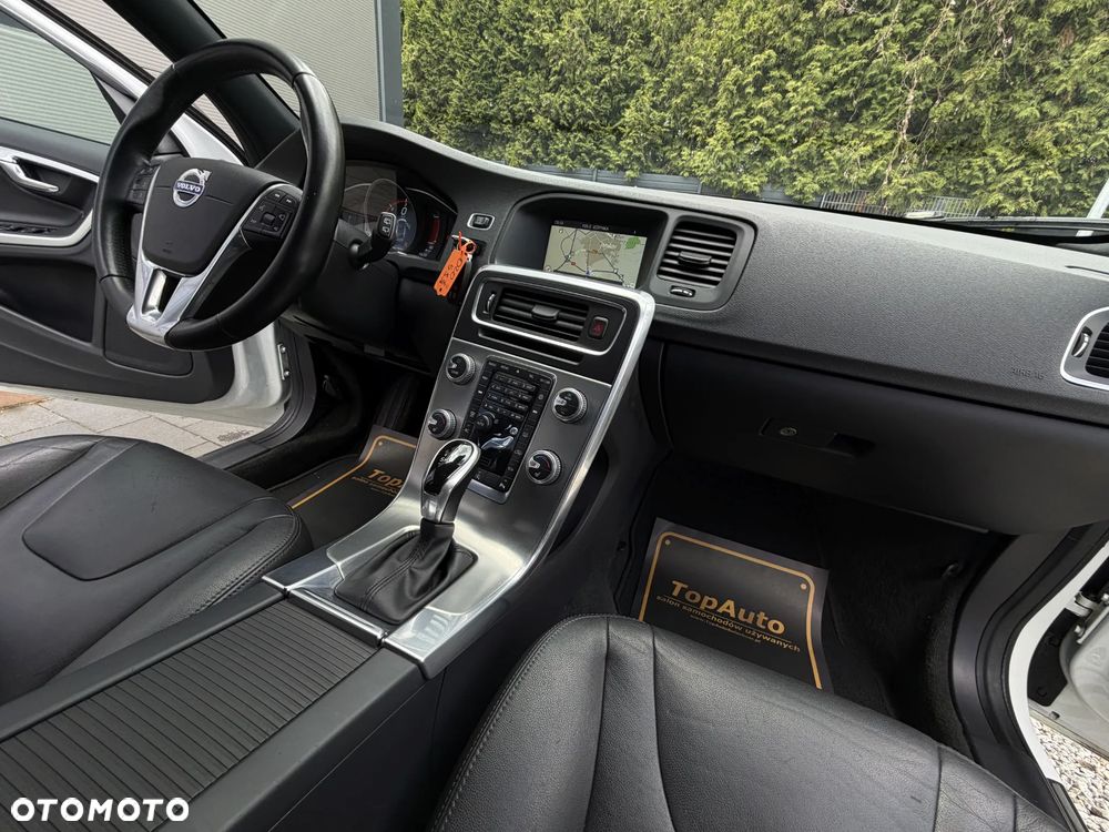 Volvo V60 Cross Country D3 Geartronic Summum - 17