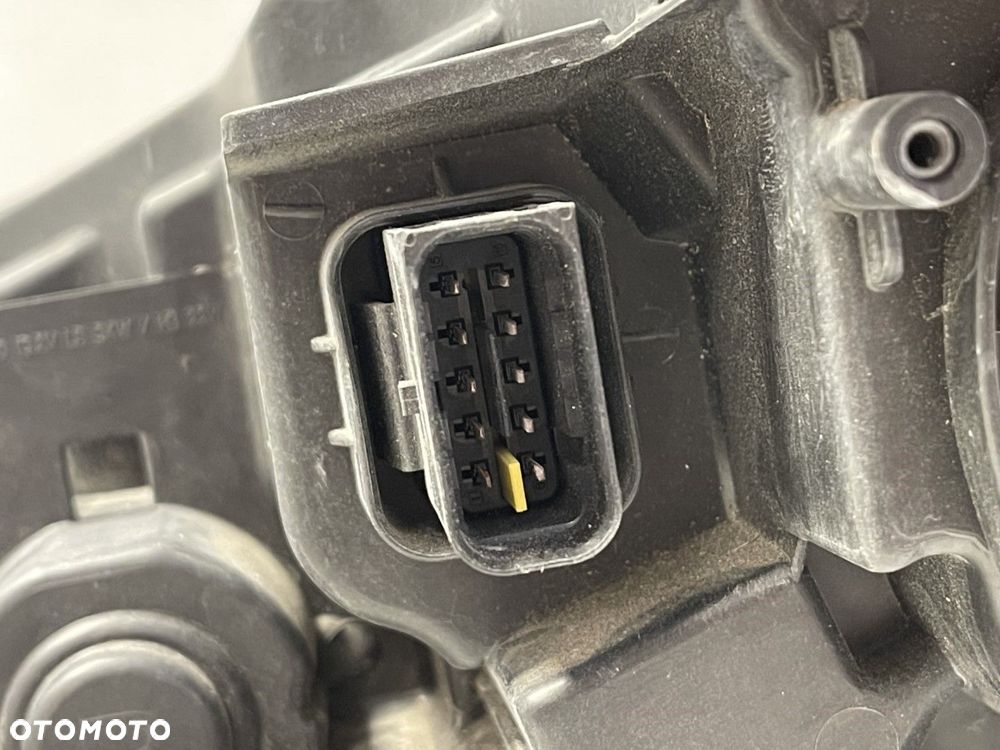 PEUGEOT 208  2 II 2008 II 19- LAMPA PRAWA PRZEDNIA PRZÓD EUROPA  9841641980 - 13