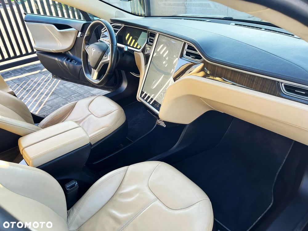 Tesla Model S - 9