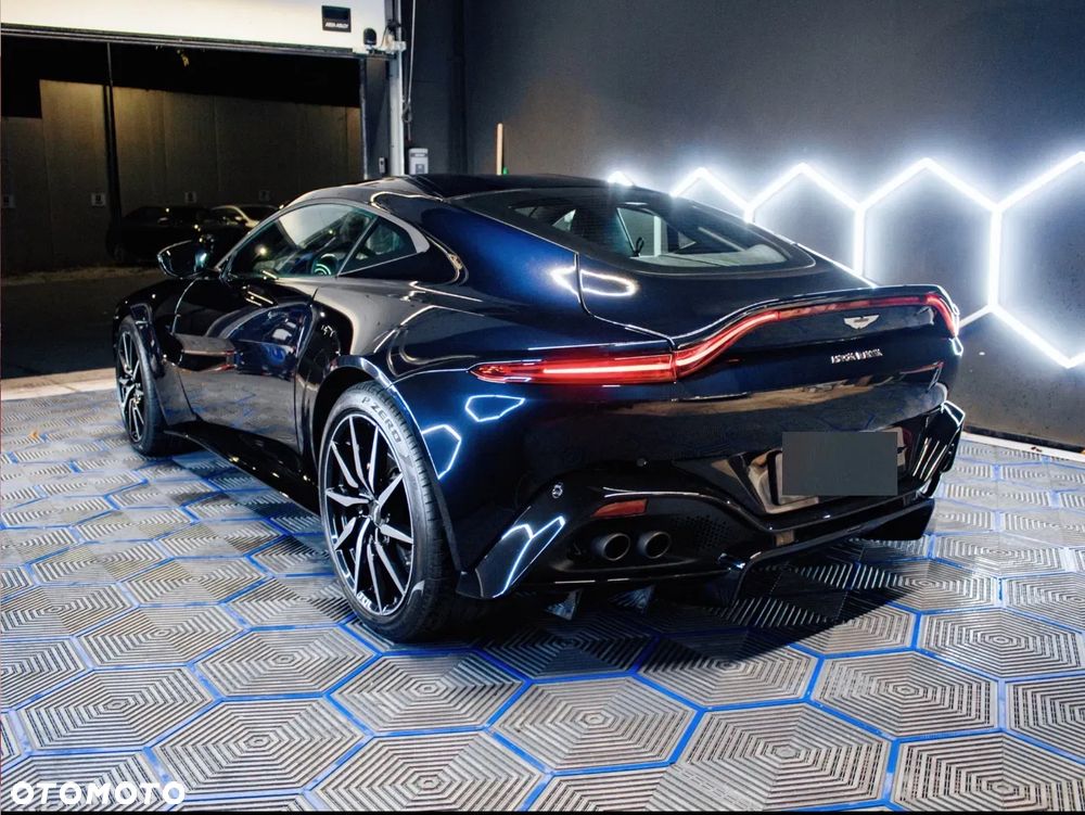 Aston Martin Vantage - 1