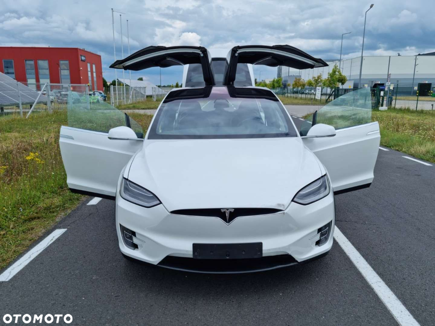 Tesla Model X 75 D - 11