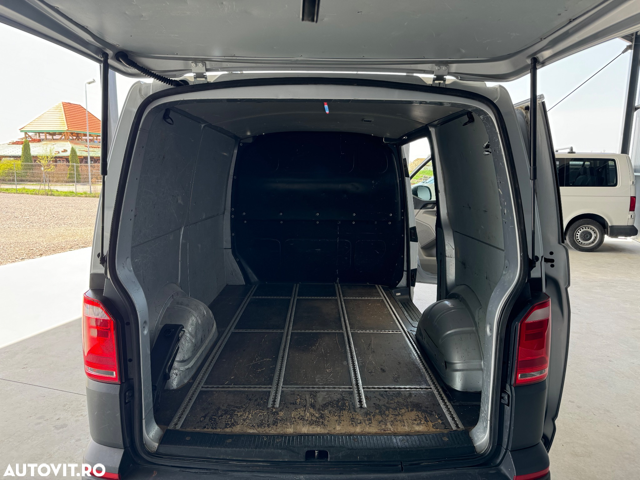 Volkswagen Transporter - 8