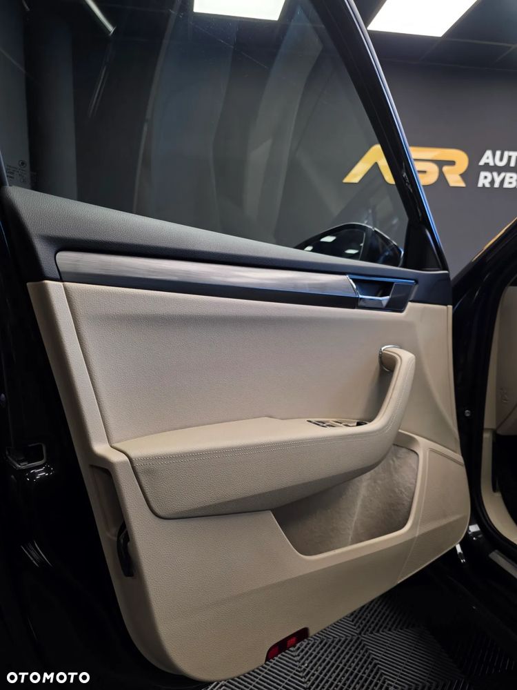 Skoda Superb 2.0 TDI SCR Style DSG - 32