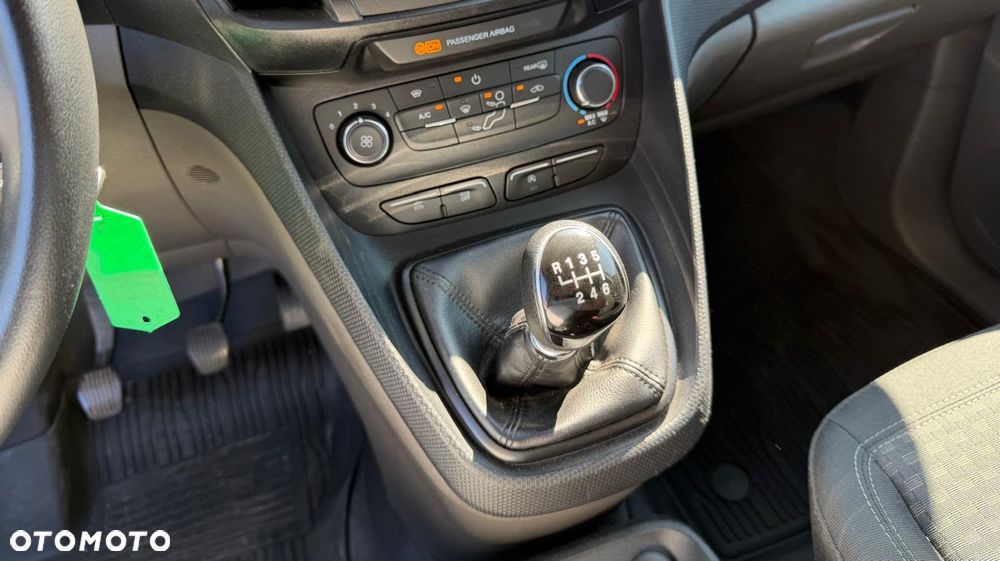 Ford Transit Connect - 19