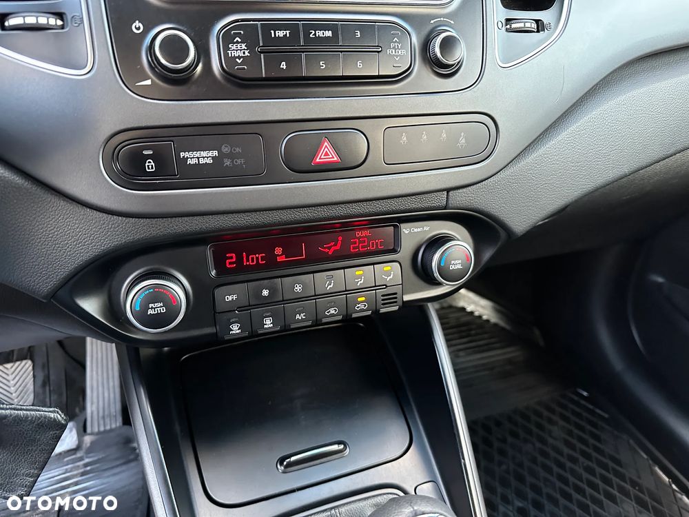 Kia Carens - 12