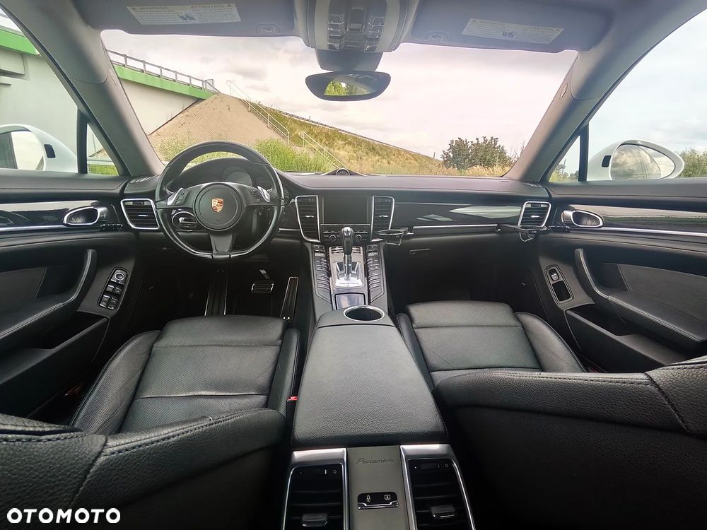 Porsche Panamera - 32