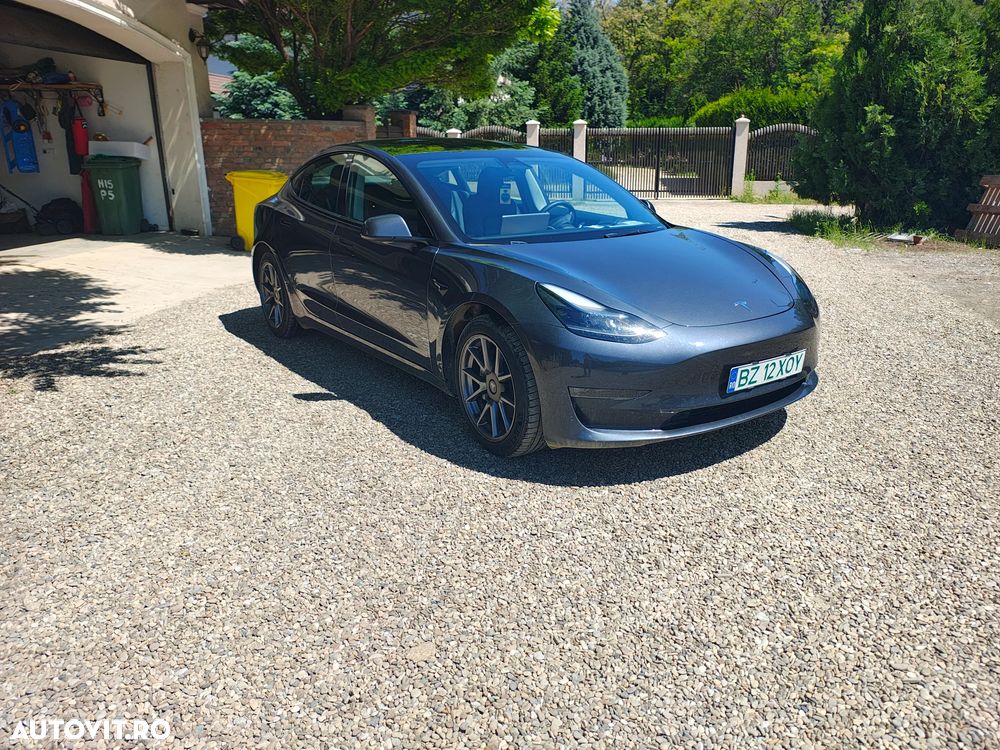 Tesla Model 3 - 1
