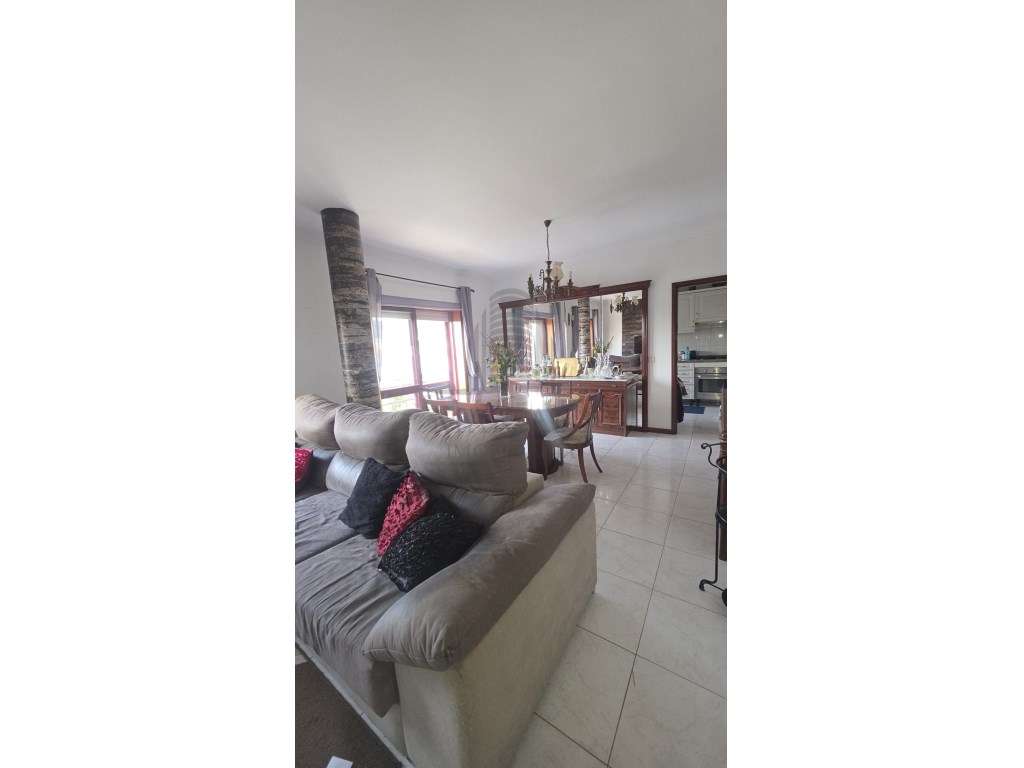 Apartamento T3 no Centro de Canelas - Uma Oportunidade Imperdível! - Grande imagem: 2/20