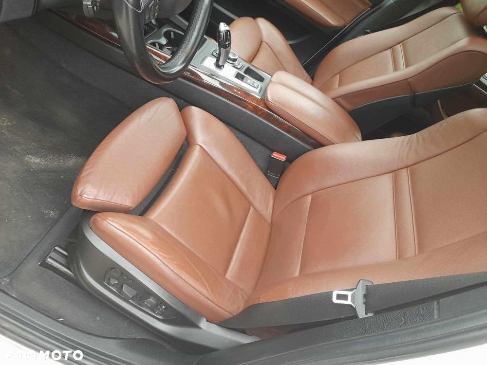 BMW X5 5.0i xDrive - 4