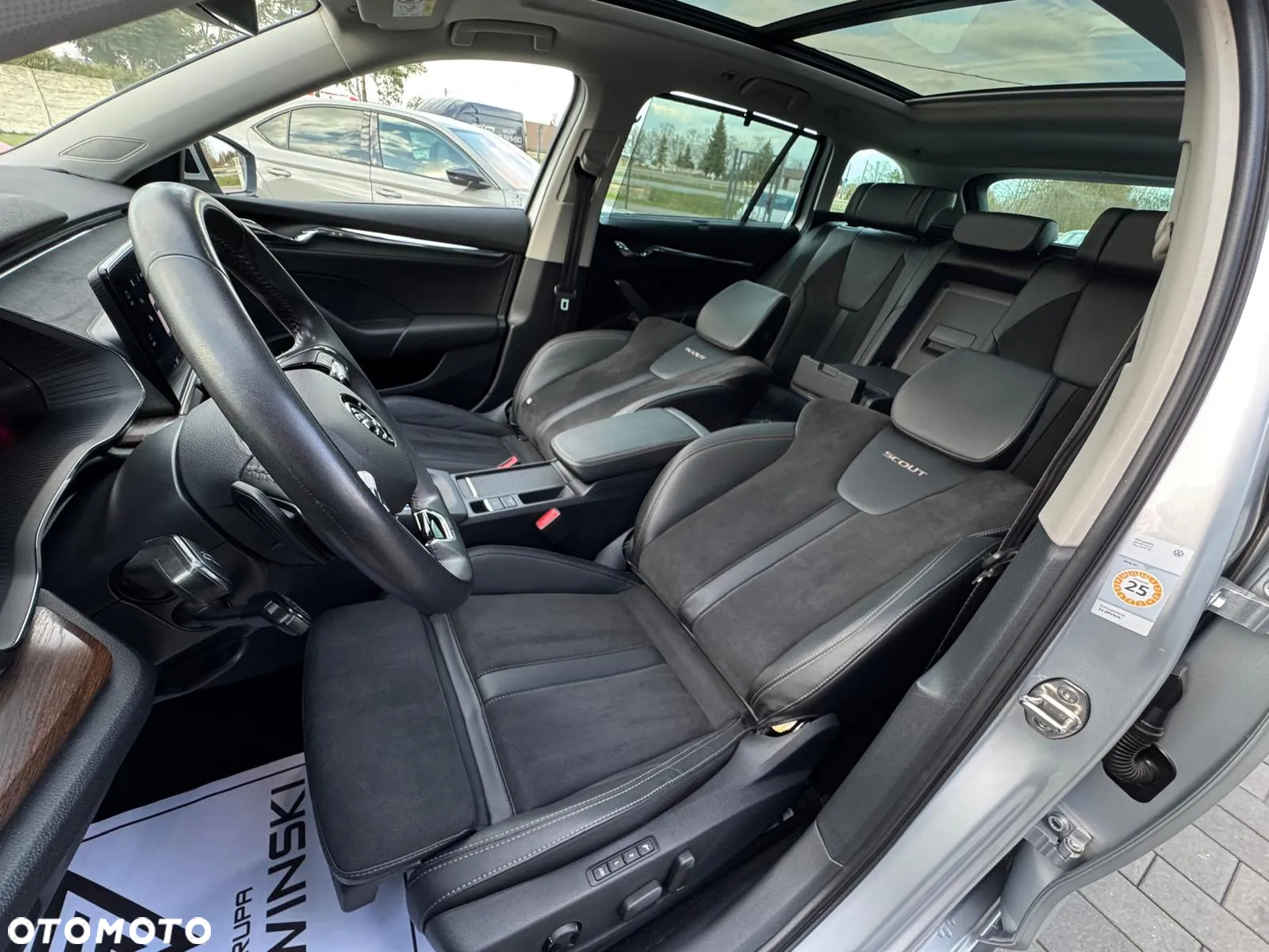 Skoda Octavia Combi 2.0 TDI DSG 4x4 Scout - 17