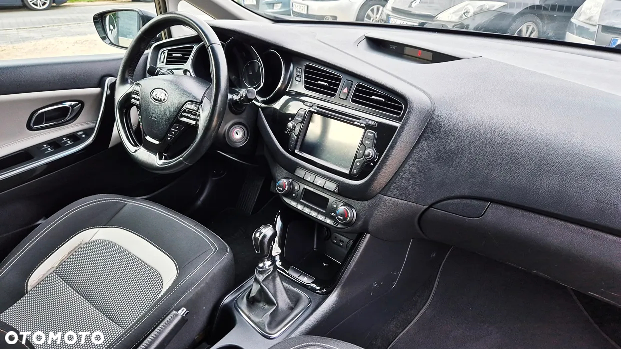 Kia Ceed Cee'd 1.6 GDI XL - 36