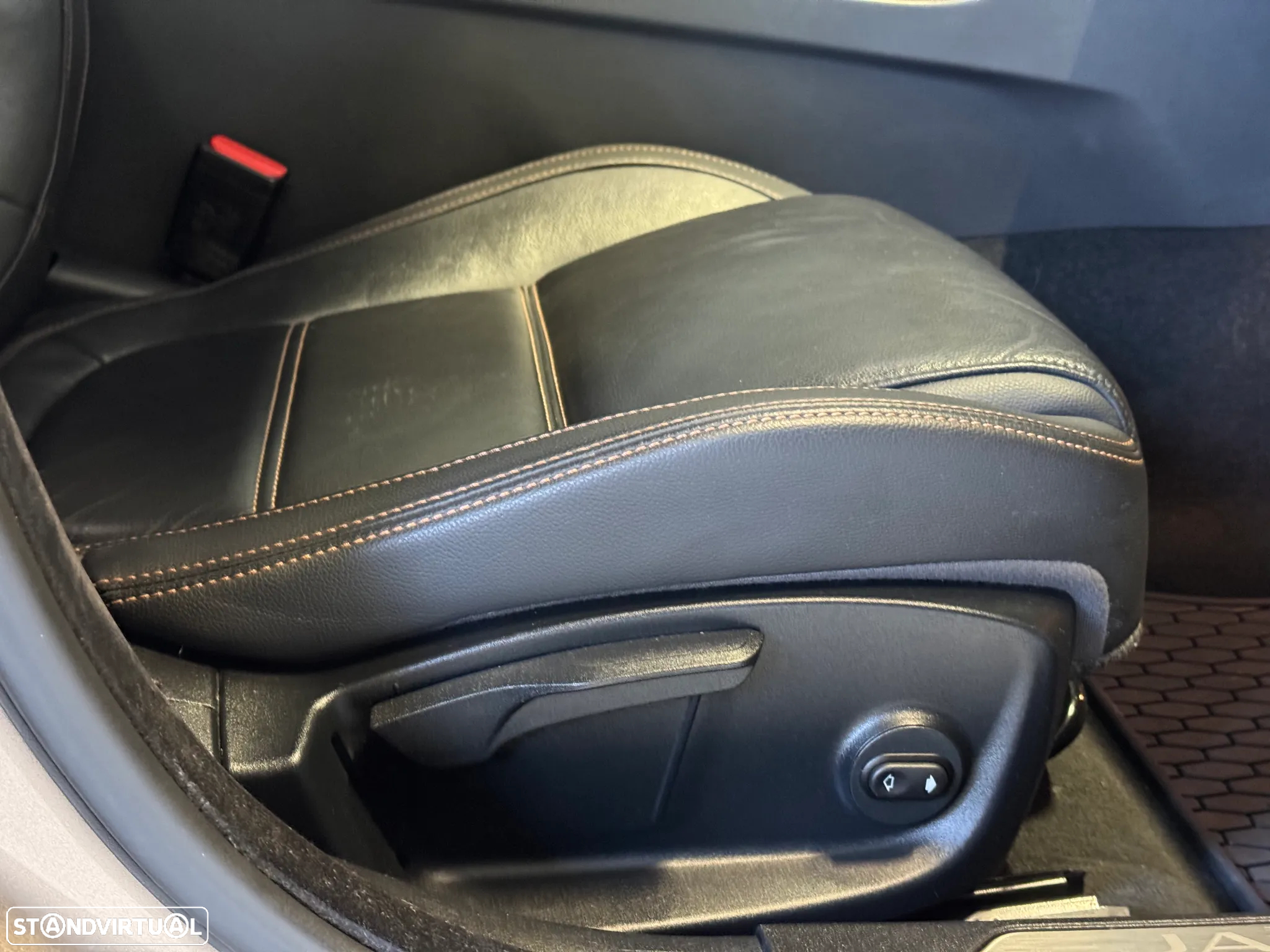 Jaguar XE 2.0 D Prestige AWD Aut. - 23