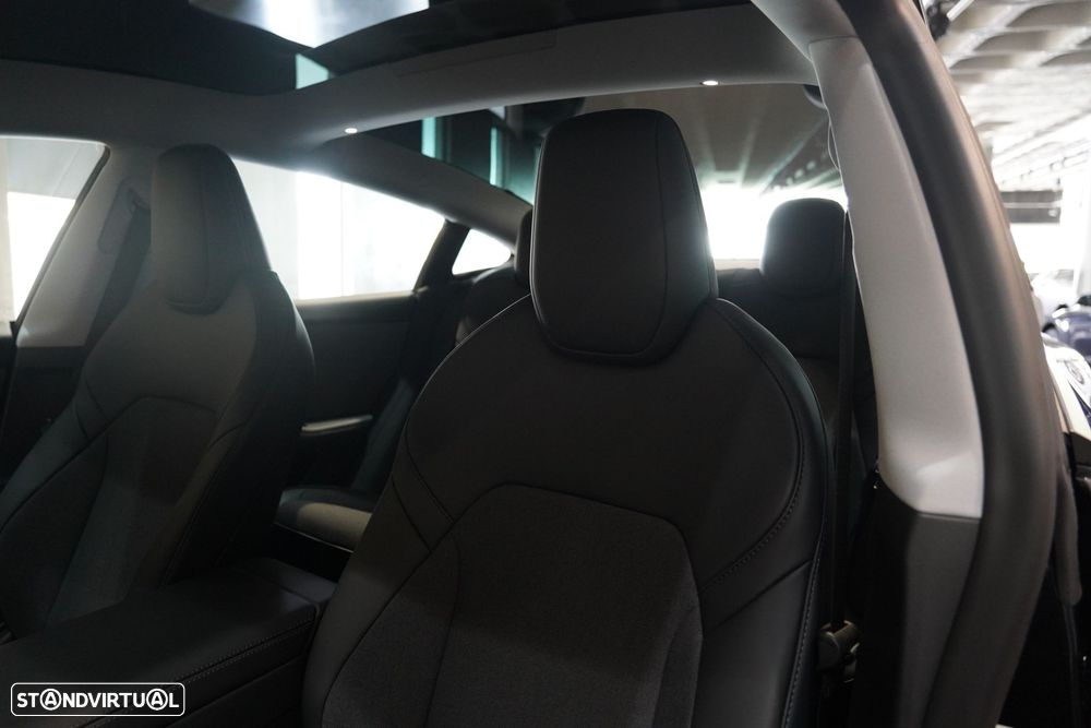 Tesla Model 3 - 31