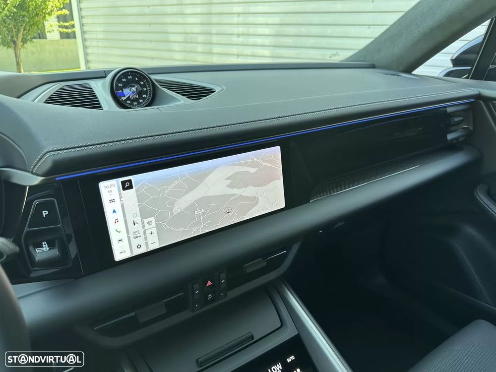 Porsche Macan Electric Turbo - 37