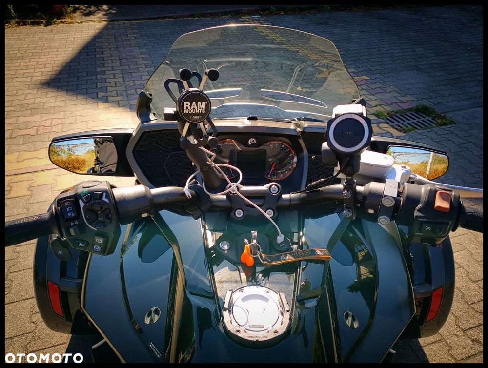 Can-Am Spyder - 13