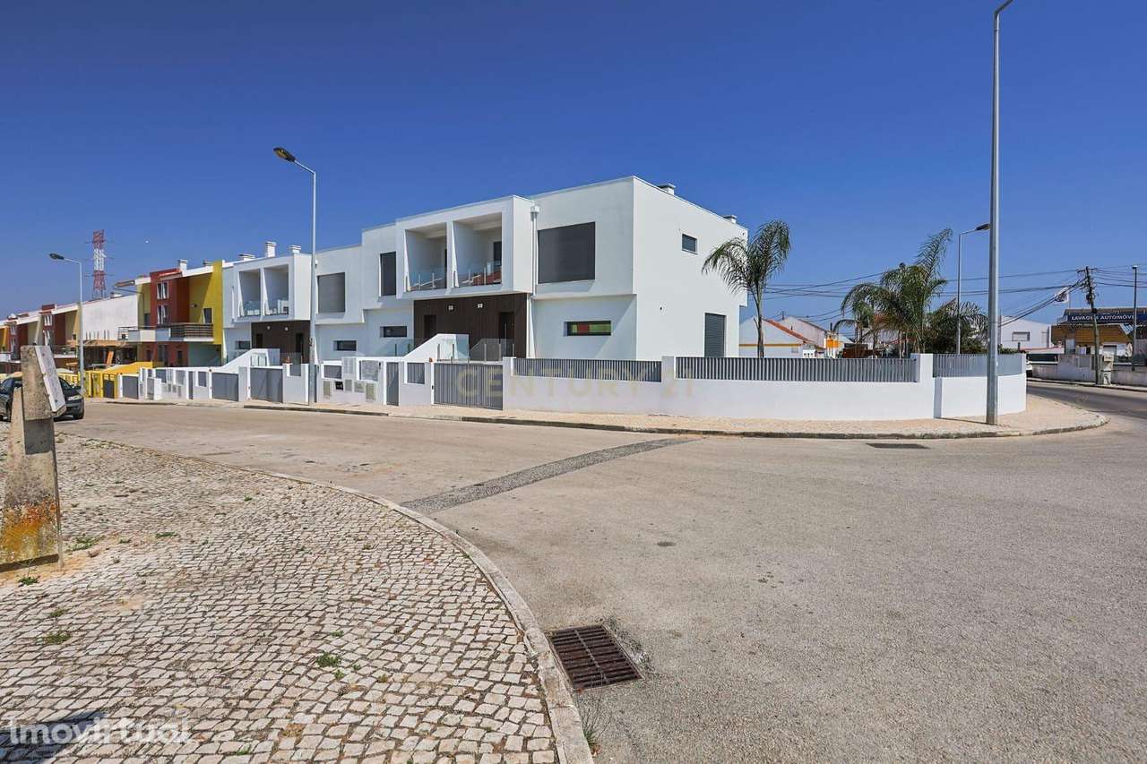 Moradia T3+1 lote de 527m2 Charneca de Caparica - Grande imagem: 2/40