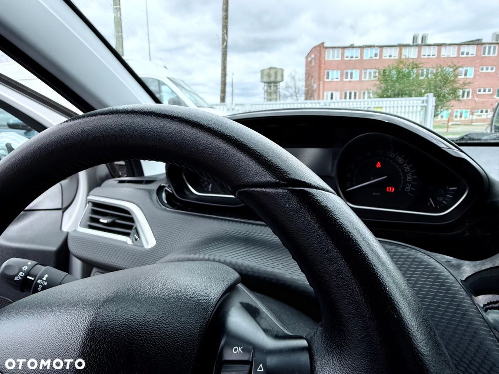 Peugeot 208 PureTech 82 Start & Stop Allure - 19
