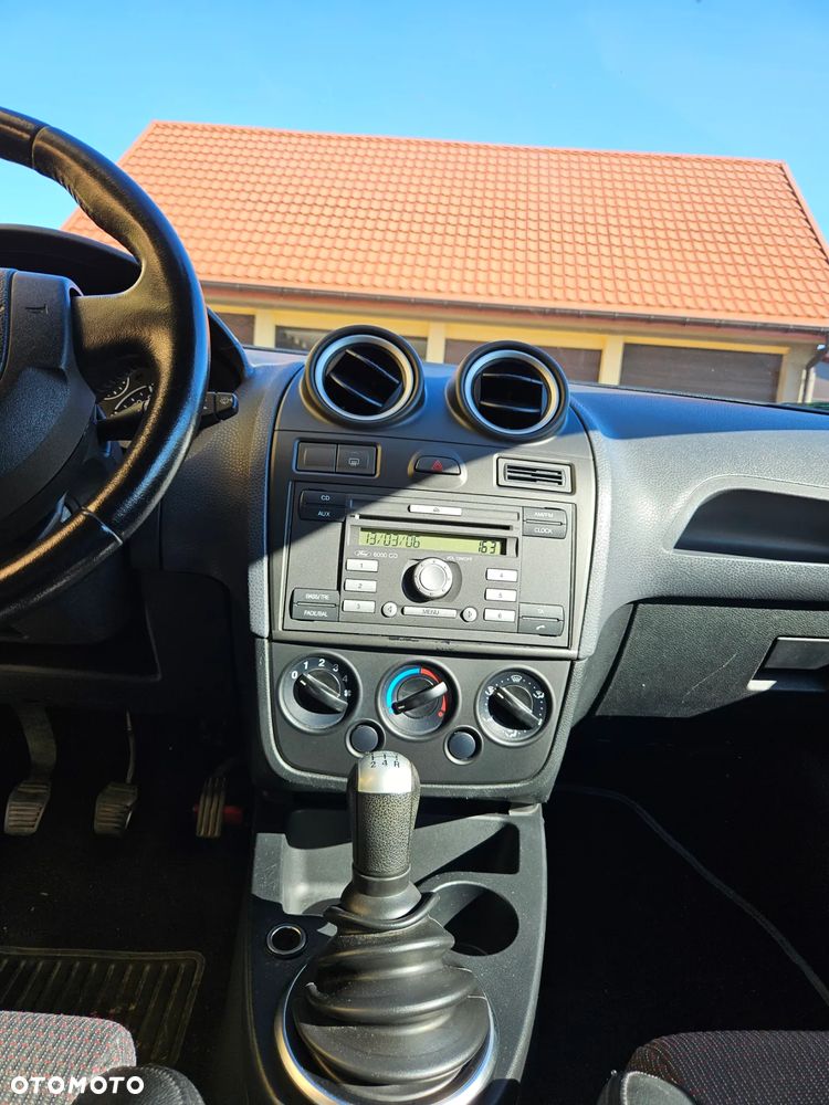 Ford Fiesta 1.6 TDCI Style - 11