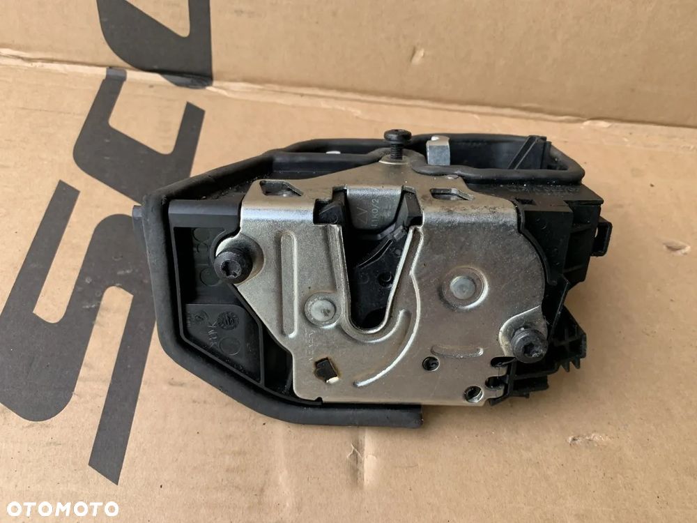 Zamek drzwi lewy tył tylny lewy BMW I E87 7229459 - 1