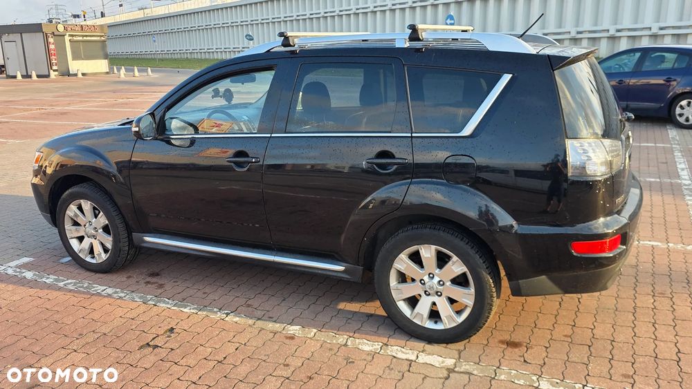 Mitsubishi Outlander - 1