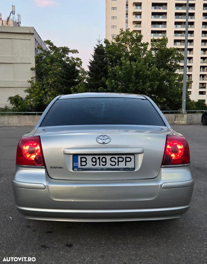 Toyota Avensis 1.8 Sdn. Sol - 9