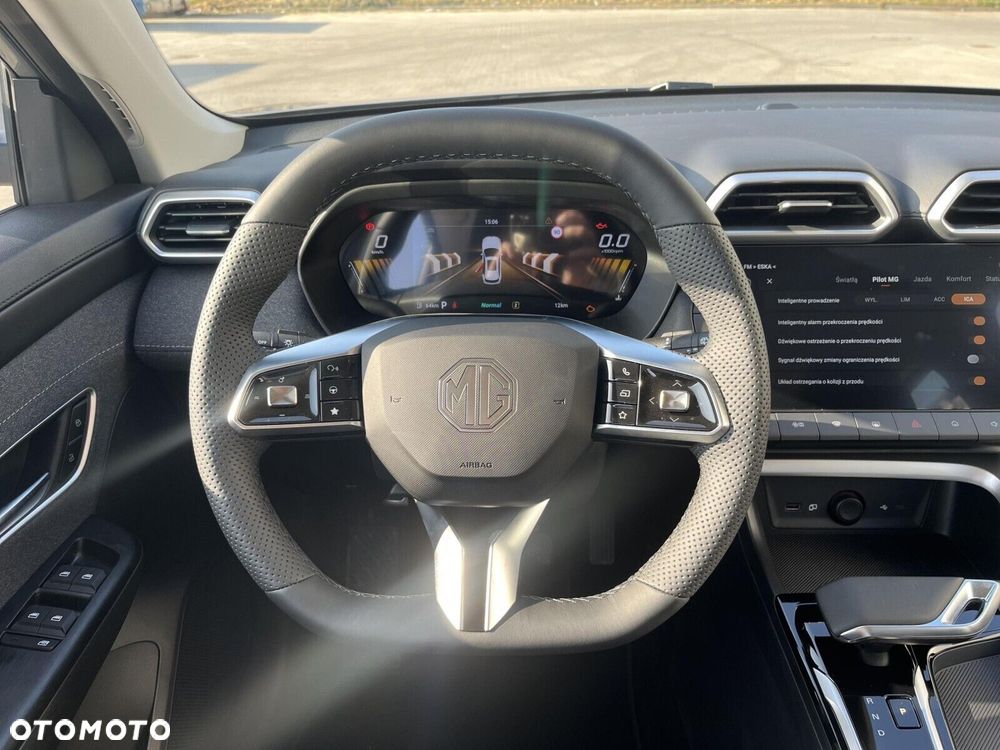 MG ZS Hybrid+ - 21