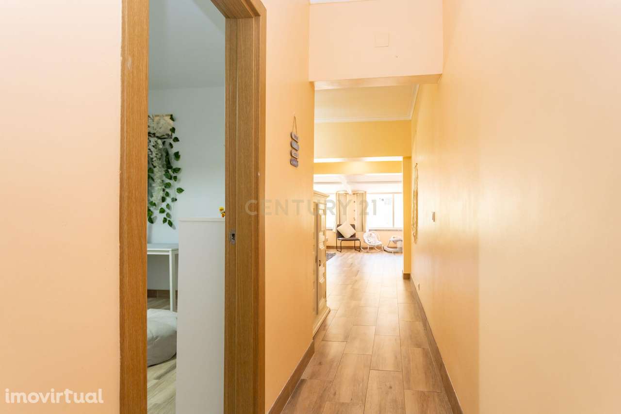 Apartamento Renovado T2 em Seixal com Logradouro de 135m2 - Grande imagem: 2/29