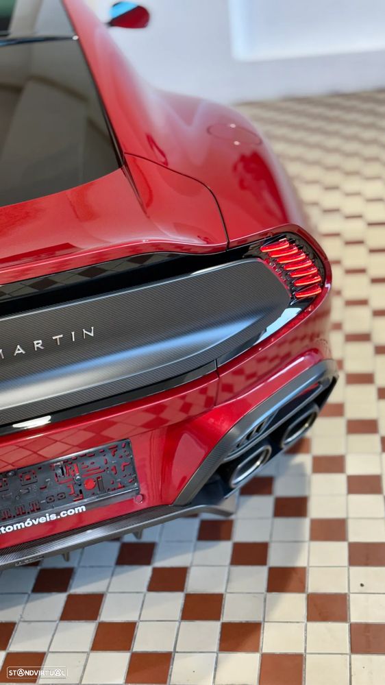 Aston Martin Vanquish V12 - 12