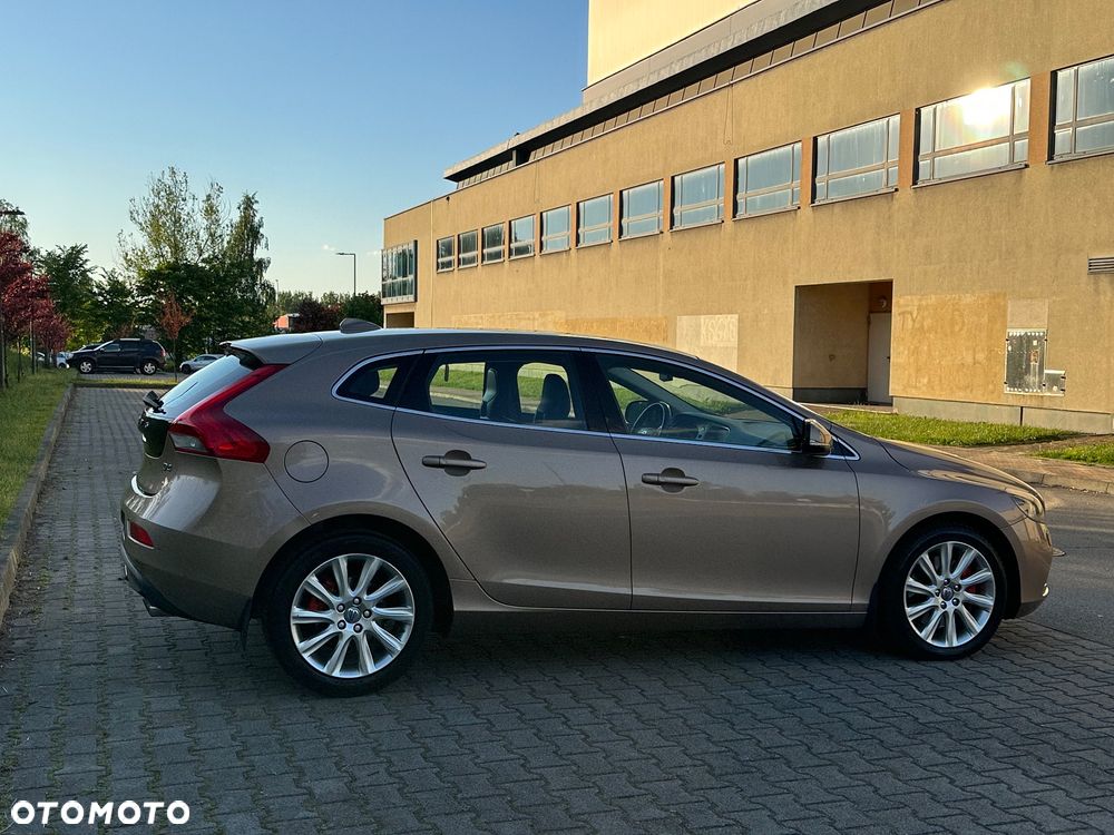 Volvo V40 D4 Inscription - 16