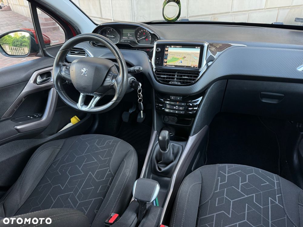 Peugeot 2008 1.2 Pure Tech Style S&S - 37