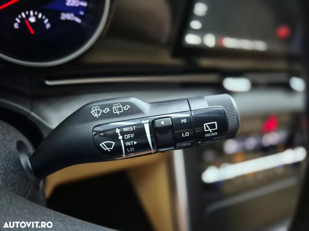 Kia Carnival - 23