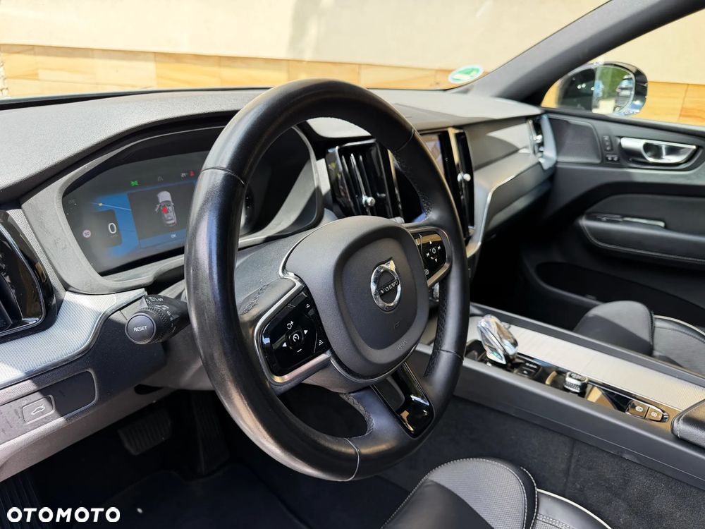 Volvo XC 60 B4 D Ultimate Dark - 19