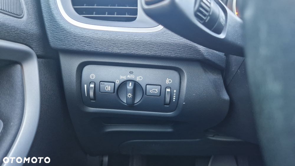 Volvo V40 D3 Momentum - 20