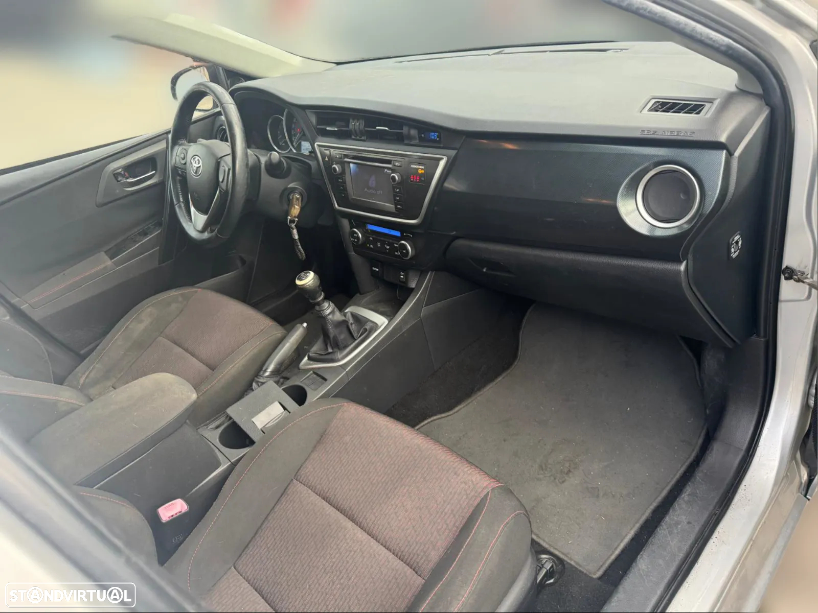Toyota Auris 1.4 D -4 para peças - 7