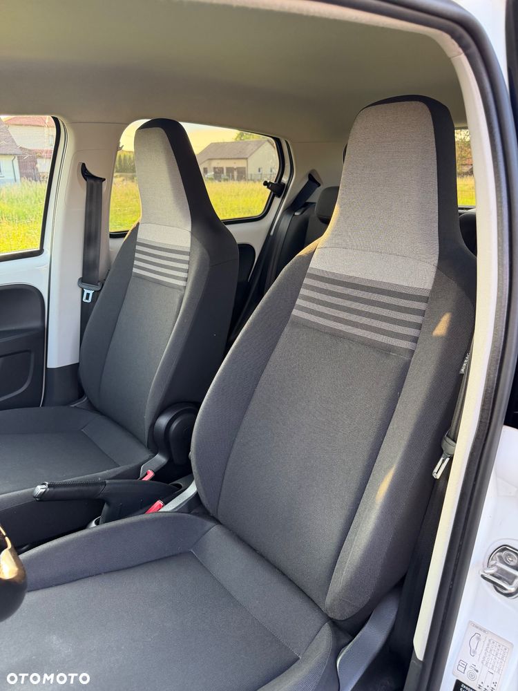 Volkswagen up! - 10