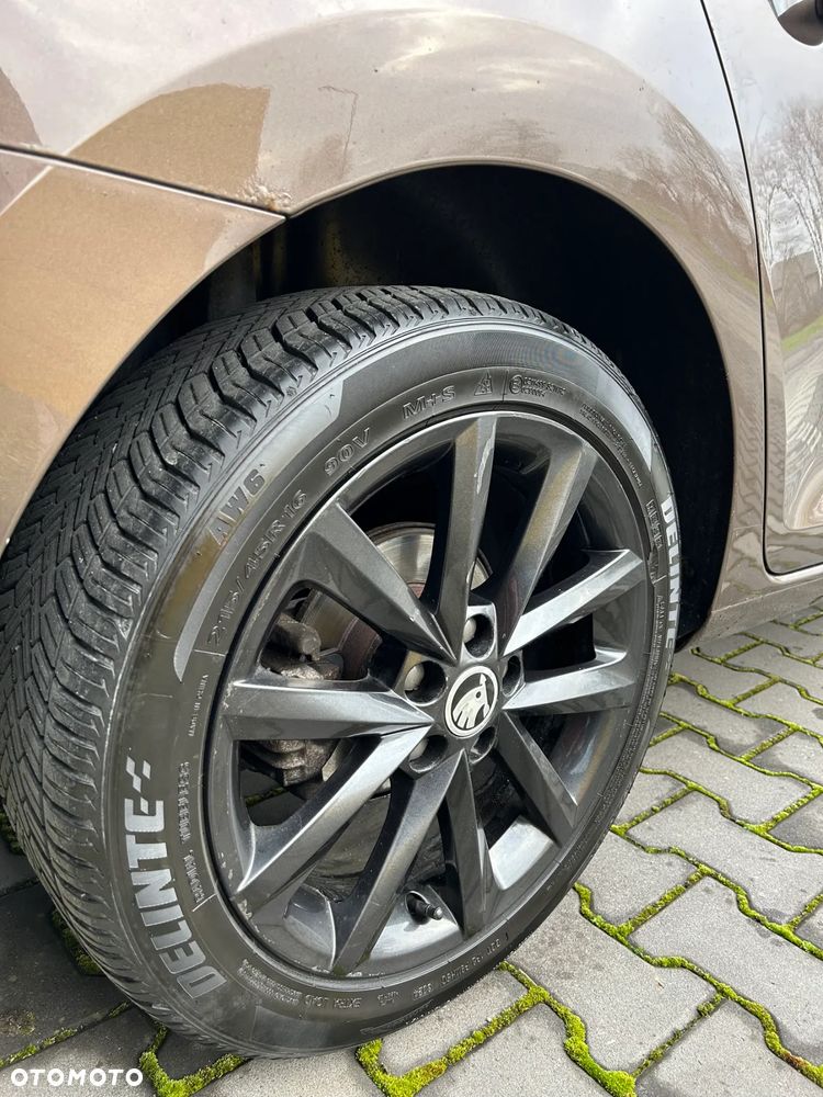 Skoda RAPID 1.0 TSI Style - 37