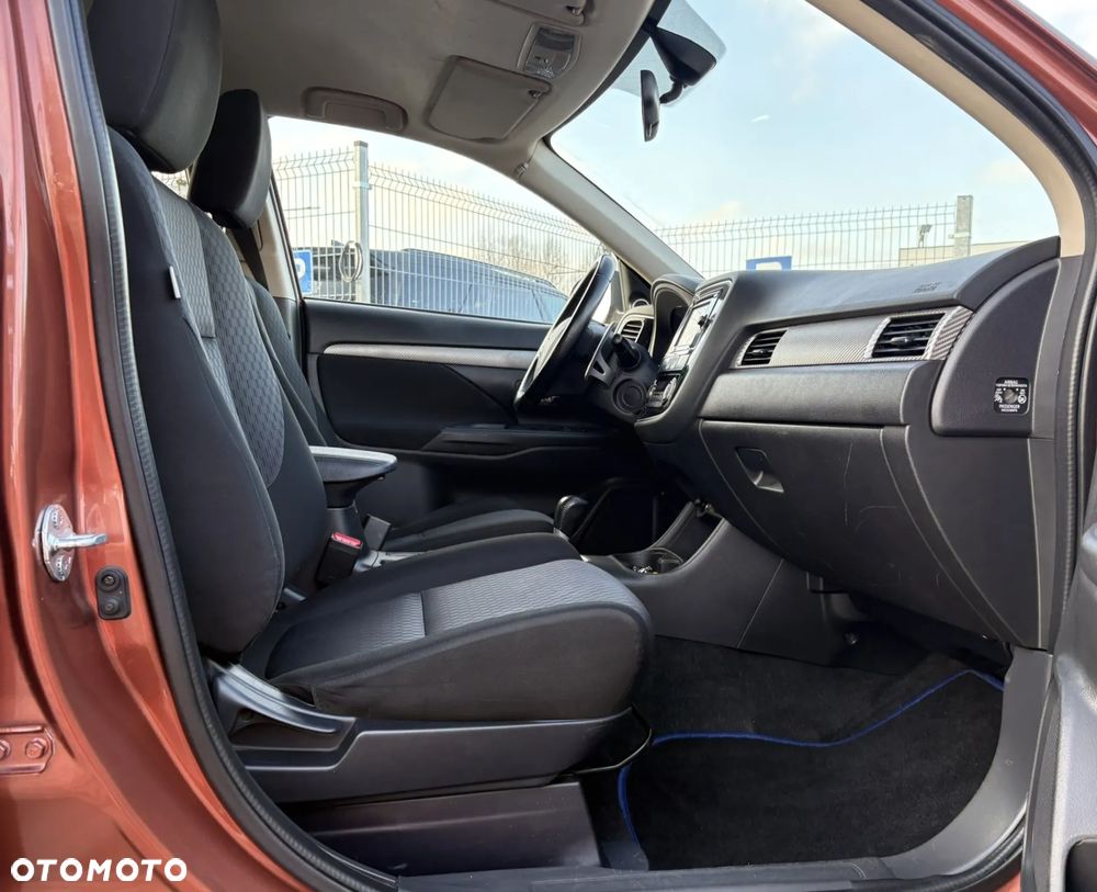 Mitsubishi Outlander 2.0 Intense + CVT - 26