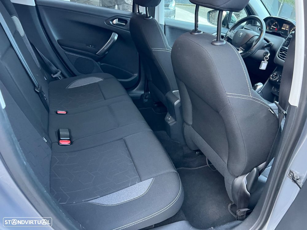 Peugeot 2008 1.2 PureTech Style - 42