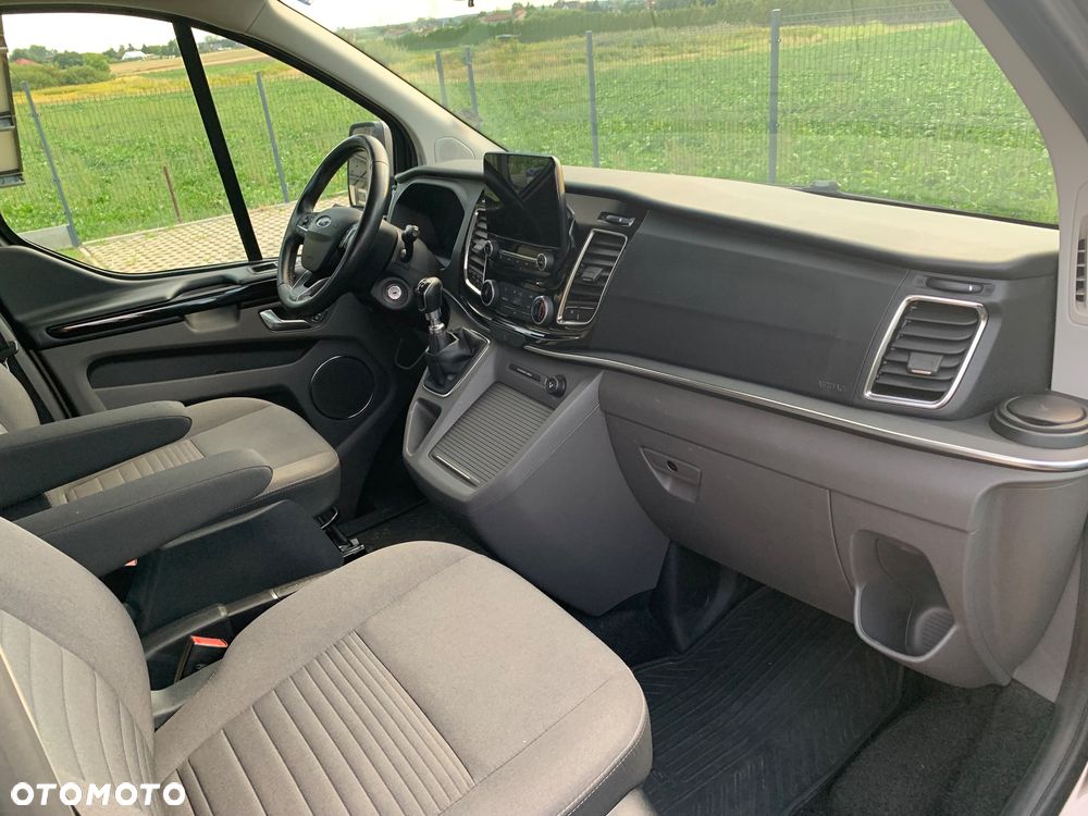 Ford Tourneo Custom 320 L2H1 VA Titanium - 19