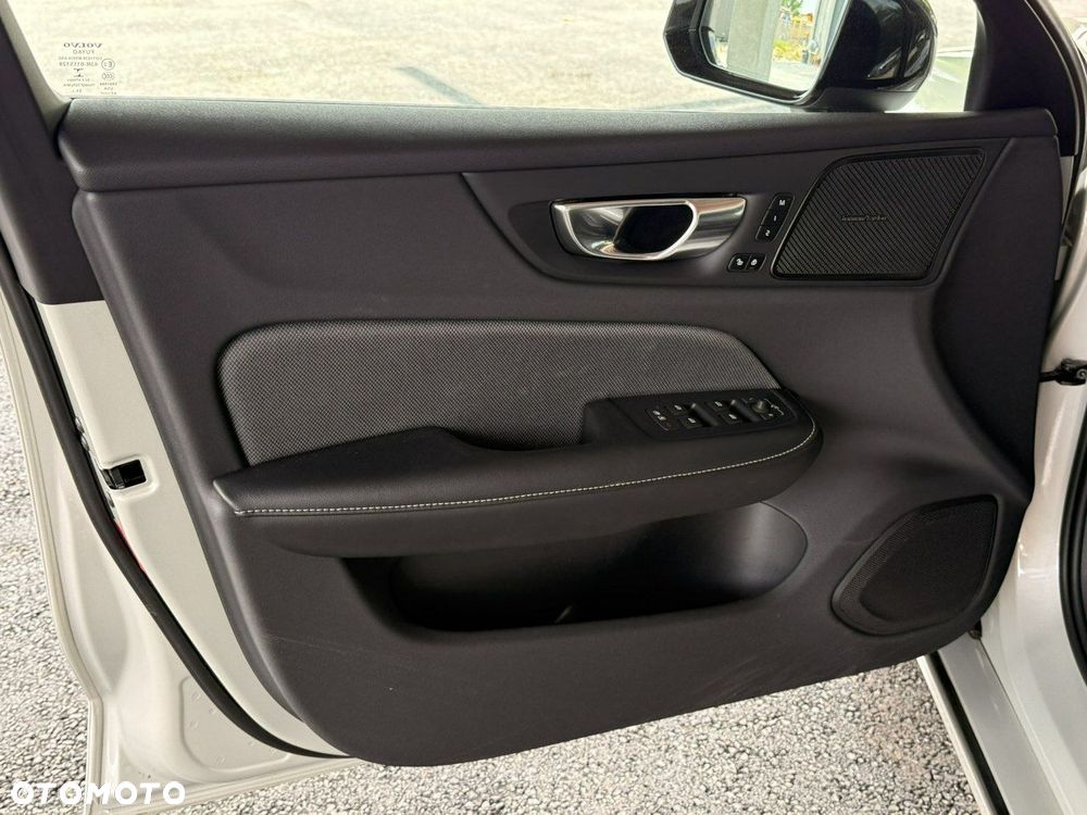 Volvo S60 B4 B R-Design - 11