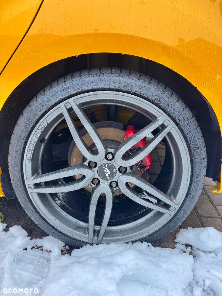 Ford Focus ver-2-0-ecoboost-st - 22