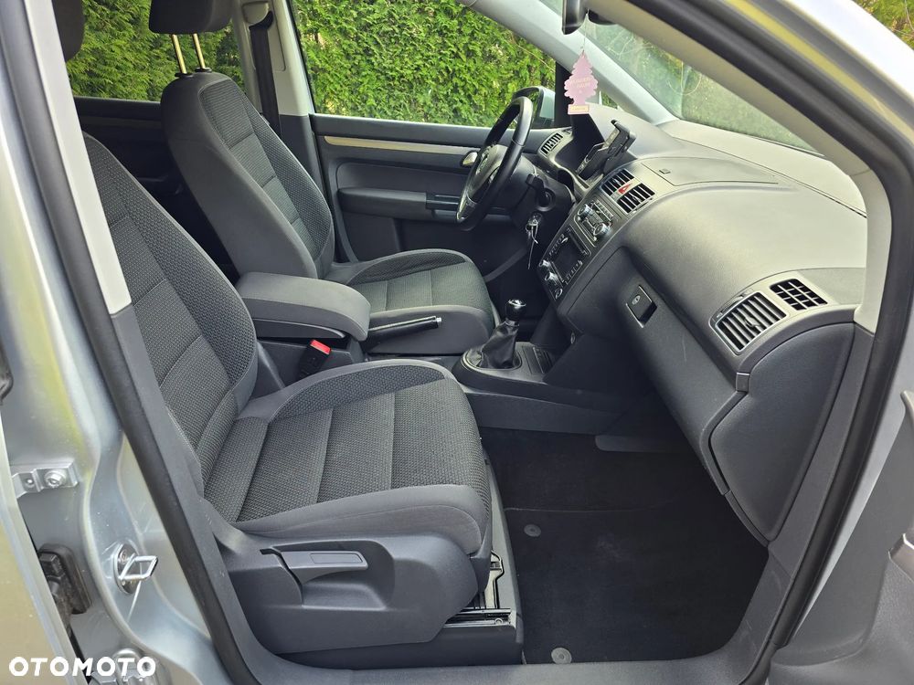 Volkswagen Touran - 17