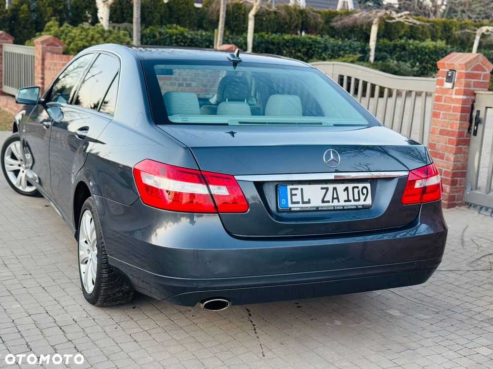Mercedes-Benz Klasa E 200 BlueEFFICIENCY 7G-TRONIC Elegance - 33